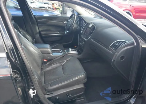 2017 Chrysler 300C z USA, uszkodzony, nr VIN 2C3CCAEG4HH662899